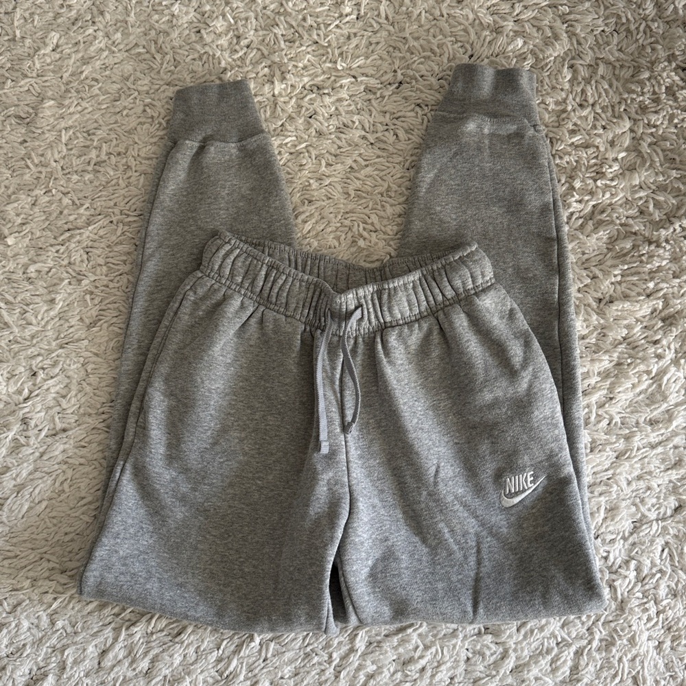 NEVER WORN Nike club fleece joggers
